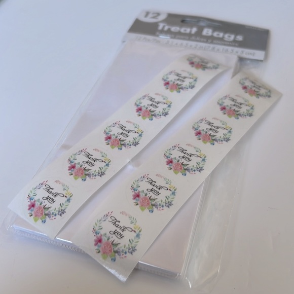 🆕 NEW 24 pcs Treat Bags Paper Bags with Stickers - Picture 2 of 8